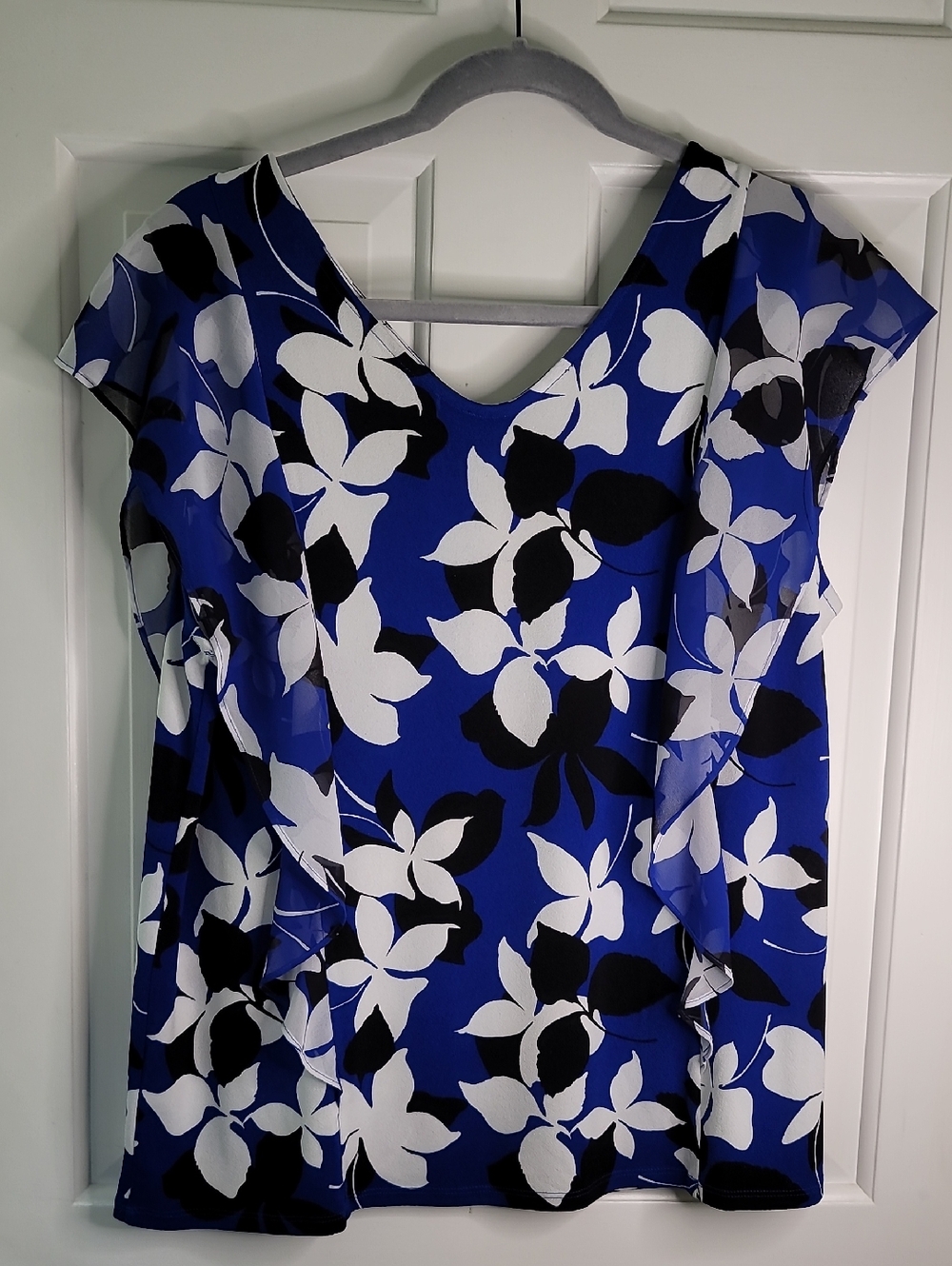 Roz & Ali Ruffle Sleeve Floral Top - Picture 6 of 12
